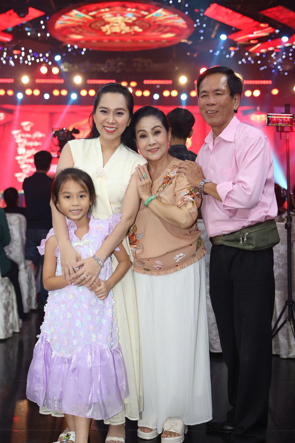 Cháu gái cố nghệ sĩ Vũ Linh bị hủy show phải ở ẩn 3 năm, hiện ra sao? - 3