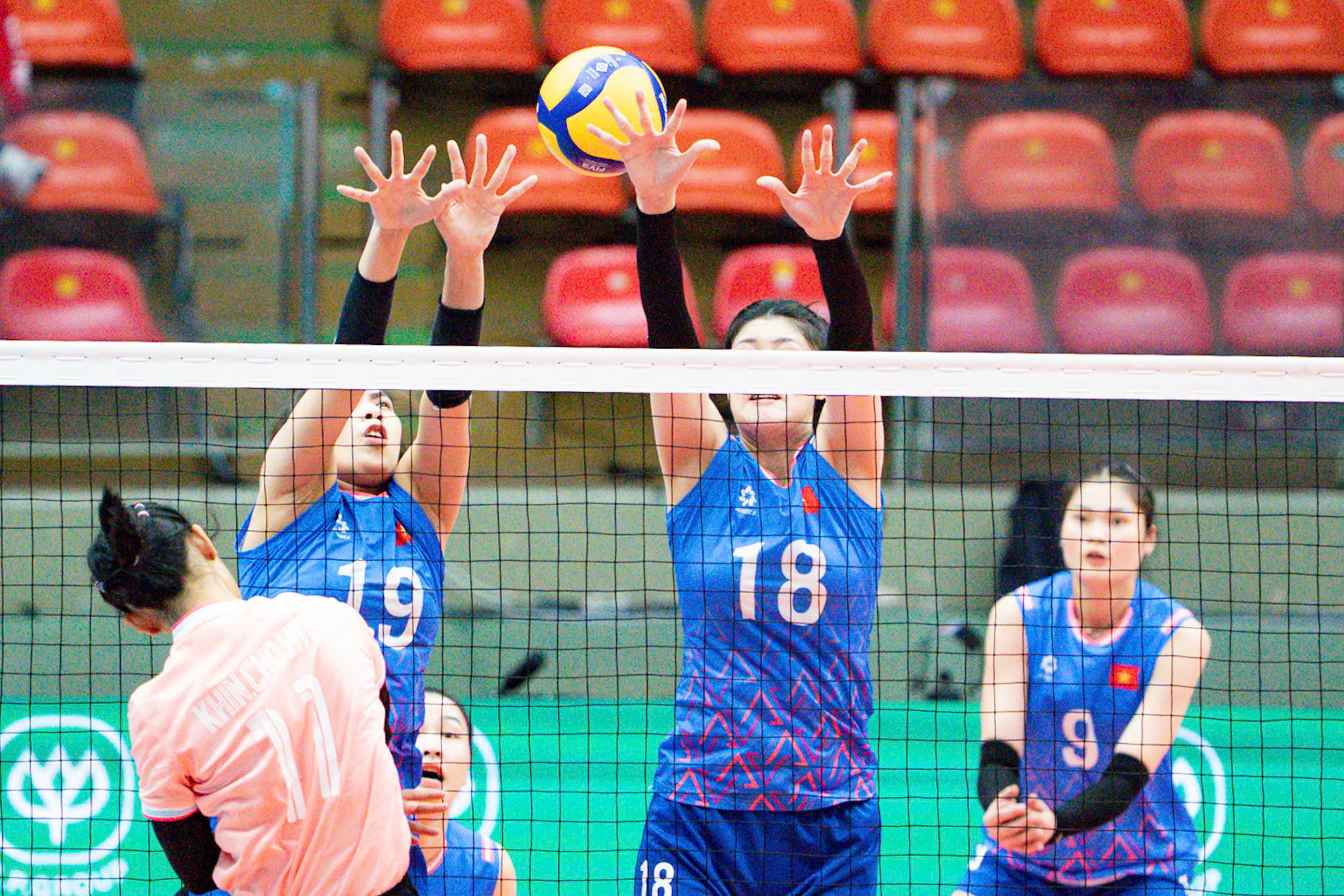 Bóng chuyền nữ Việt Nam thắng nhanh Myanmar 3-0 ở trận ra quân SEA Games 33 3 Bóng chuyền nữ Việt Nam thắng nhanh Myanmar 3-0 ở trận ra quân SEA Games 33 - Ảnh 3.