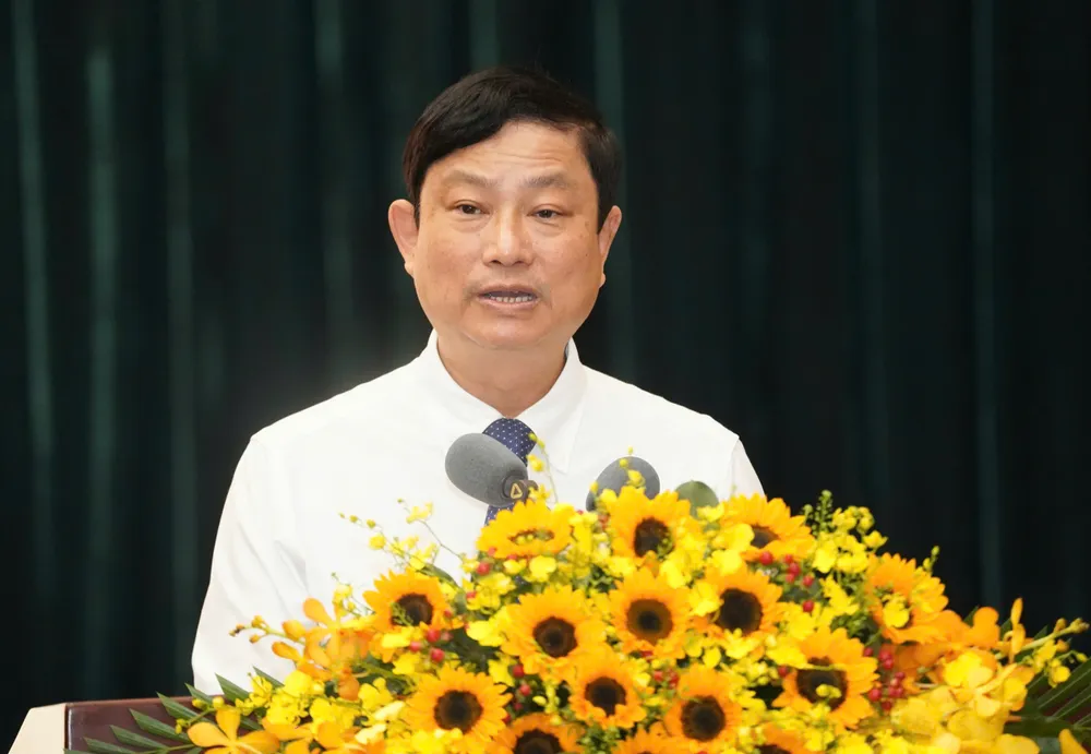 Chủ tịch HĐND TP.HCM Võ Văn Minh phát biểu bế mạc kỳ họp. Ảnh: THUẬN VĂN nghi-quyet-hdnd-tp.hcm-7.jpg