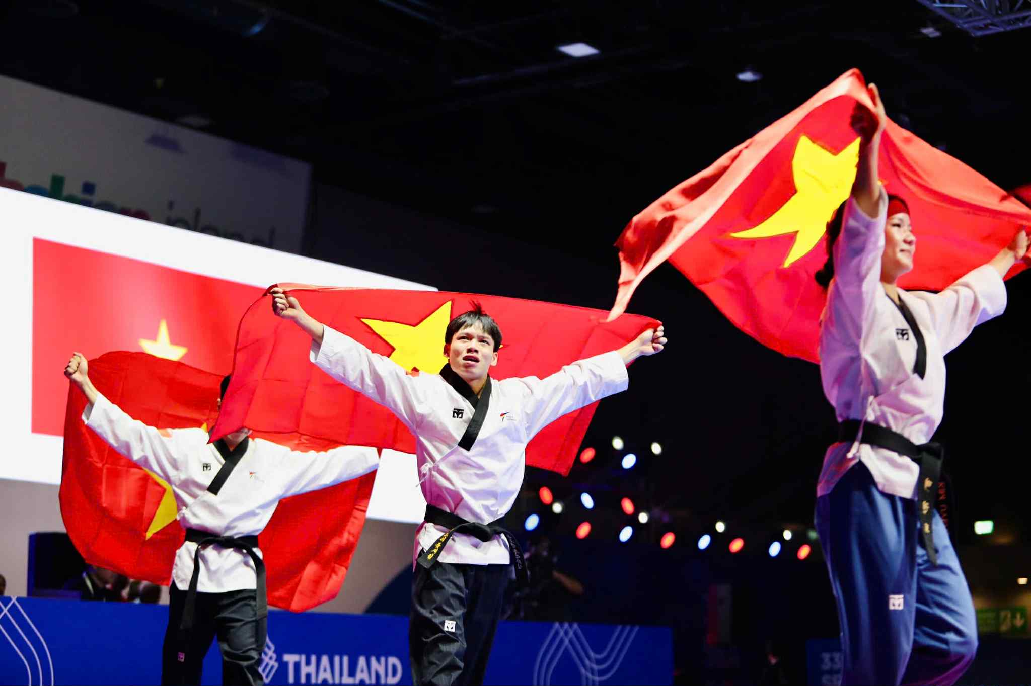 SEA Games 33 ngày 10-12: Taekwondo mang về cho VN tấm huy chương vàng thứ hai 2 SEA Games 33 - Ảnh 2.
