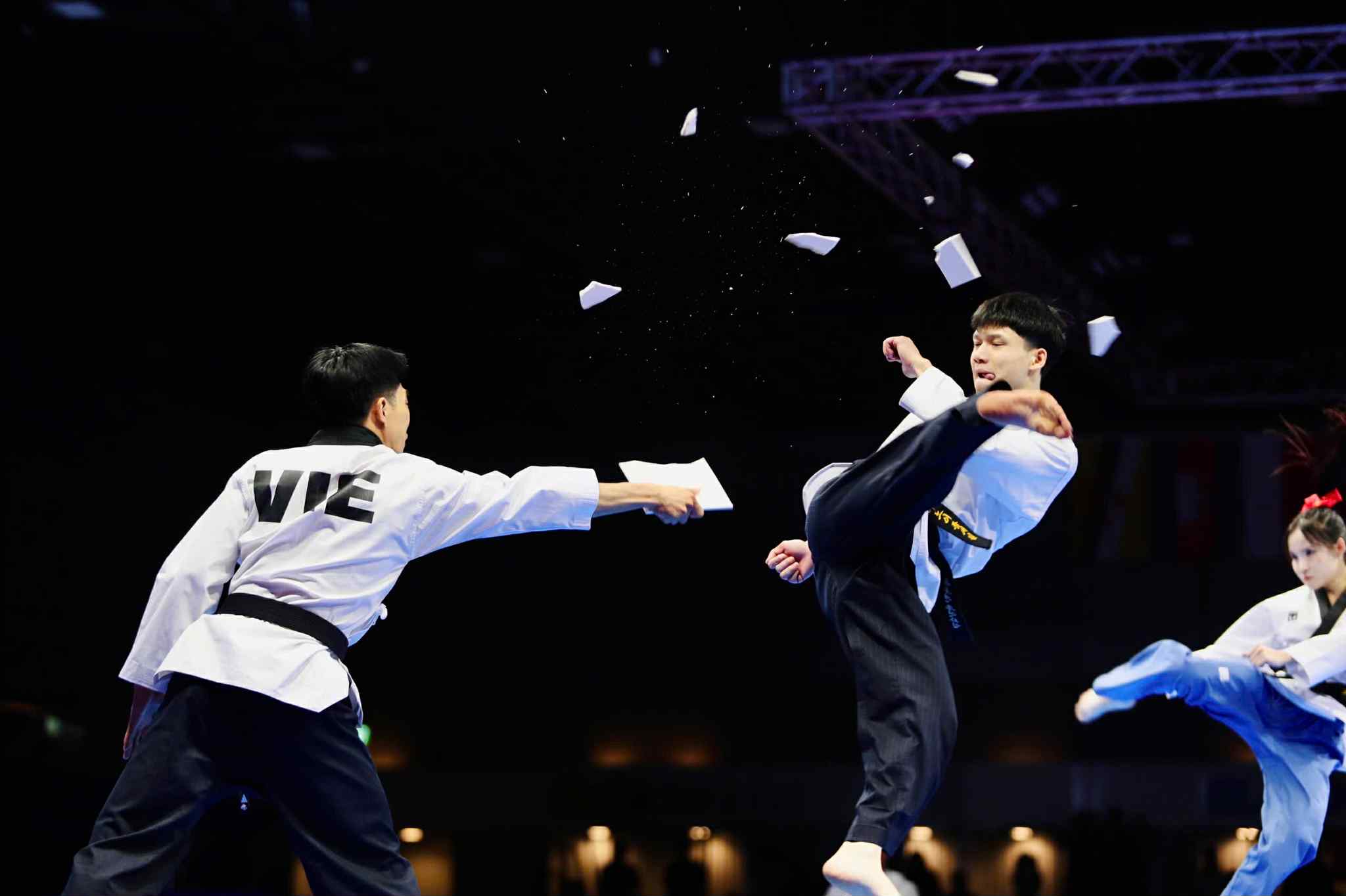 SEA Games 33 ngày 10-12: Taekwondo mang về cho VN tấm huy chương vàng thứ hai 4 SEA Games 33 ngày 10-12: Taekwondo mang về cho VN tấm huy chương vàng thứ hai - Ảnh 4.