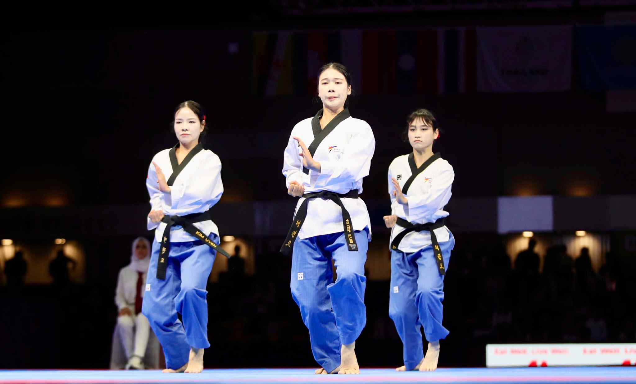 SEA Games 33 ngày 10-12: Taekwondo mang về cho VN tấm huy chương vàng thứ hai 7 SEA Games 33 - Ảnh 7.