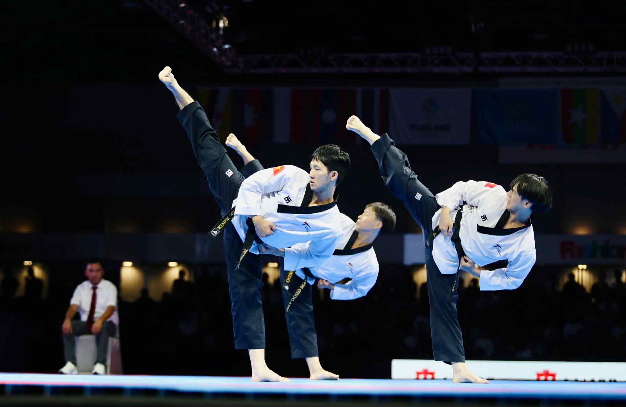 SEA Games 33 ngày 10-12: Taekwondo mang về cho VN tấm huy chương vàng thứ hai 9 SEA Games 33 - Ảnh 9.