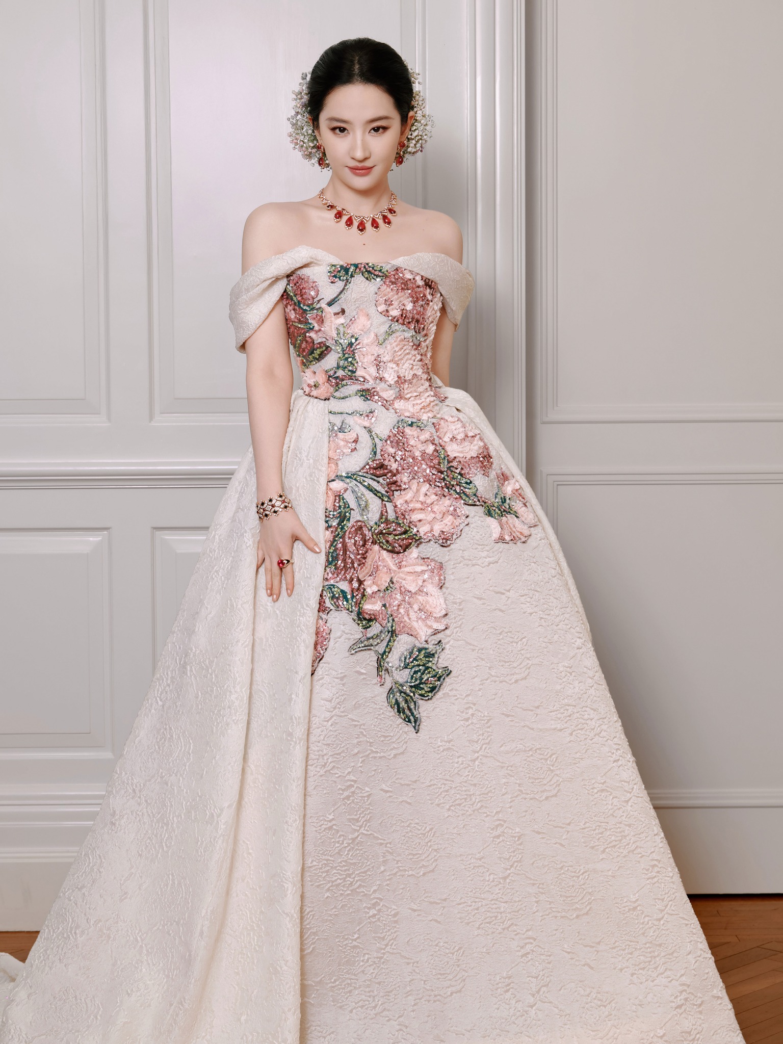 5 mỹ nhân đẹp nhất Trung Quốc 2025: Lưu Diệc Phi xếp sau Địch Lệ Nhiệt Ba, hạng 1 ai nghe tên cũng sốc- Ảnh 13. 5 mỹ nhân đẹp nhất Trung Quốc 2025: Lưu Diệc Phi xếp sau Địch Lệ Nhiệt Ba, hạng 1 ai nghe tên cũng sốc- Ảnh 13.