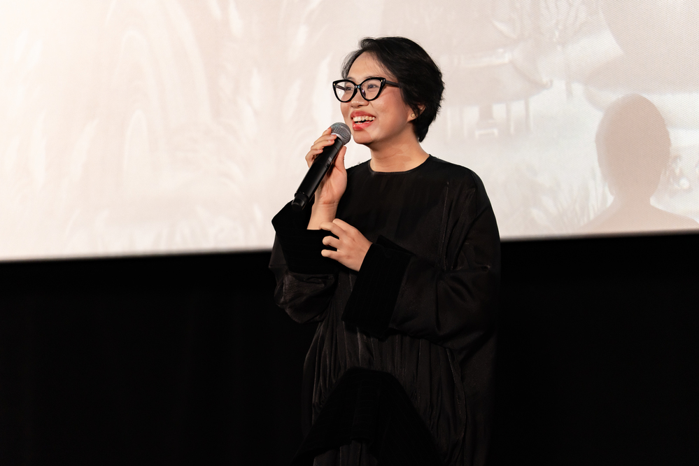 Đạo diễn Lan Nguyên chia sẻ về hành trình thực hiện bộ phim.
Đạo diễn Lan Nguyên chia sẻ về hành trình thực hiện bộ phim. - Tin sao Viet - Tin tuc sao Viet - Scandal sao Viet - Tin tuc cua Sao - Tin cua Sao