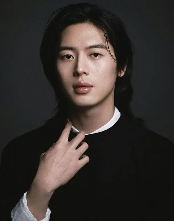 1765366404 112 Chua tung co Nam than man anh hien den 70