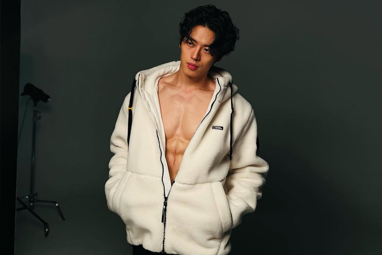 1765366406 98 Chua tung co Nam than man anh hien den 70