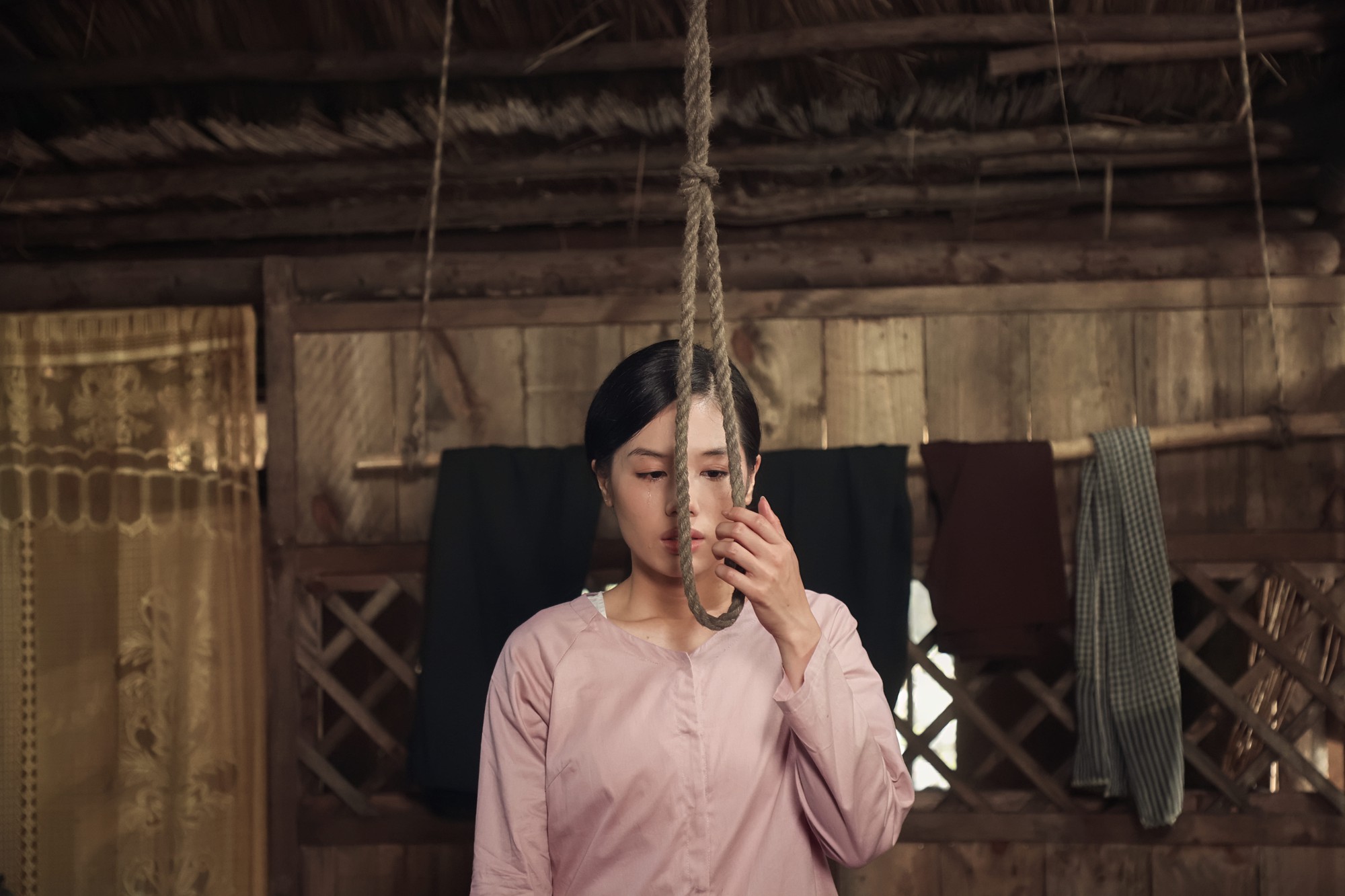 Khóc hết 10 gói khăn giấy vẫn phải lao vào xem phim Việt này: Nhìn nữ chính mà xót vô cùng, biên kịch ác quá vậy- Ảnh 7. Khóc hết 10 gói khăn giấy vẫn phải lao vào xem phim Việt này: Nhìn nữ chính mà xót vô cùng, biên kịch ác quá vậy- Ảnh 7.