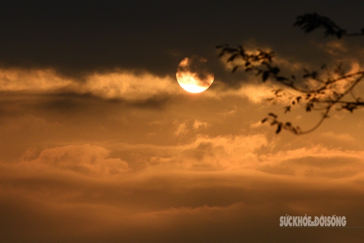 Theo chân giới trẻ lên Đồn Đèn đón bình minh và săn biển mây tuyệt đẹp 9 Theo chân giới trẻ lên Đồn Đèn đón bình minh và săn biển mây tuyệt đẹp - 8