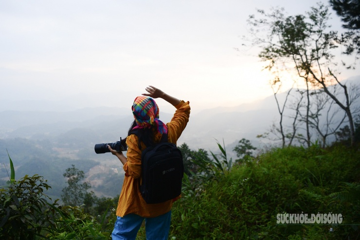 Theo chân giới trẻ lên Đồn Đèn đón bình minh và săn biển mây tuyệt đẹp 12 Theo chân giới trẻ lên Đồn Đèn đón bình minh và săn biển mây tuyệt đẹp - 11