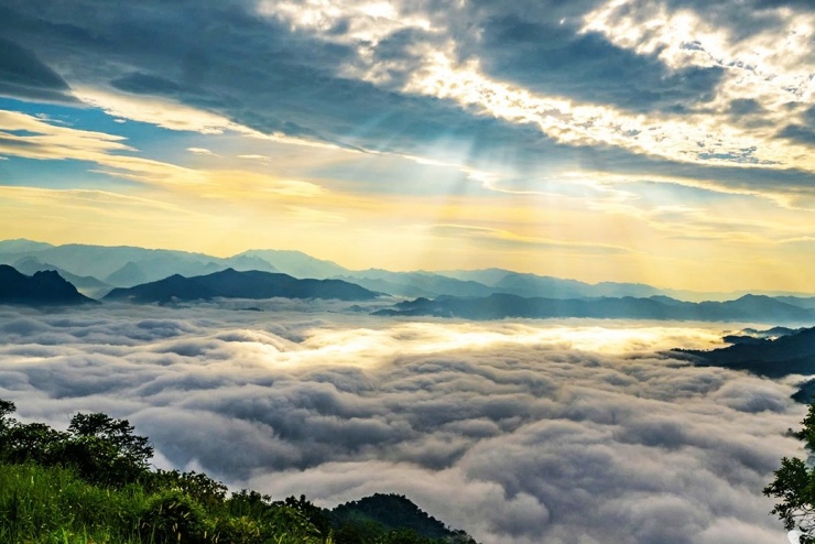 Theo chân giới trẻ lên Đồn Đèn đón bình minh và săn biển mây tuyệt đẹp 13 Theo chân giới trẻ lên Đồn Đèn đón bình minh và săn biển mây tuyệt đẹp - 12