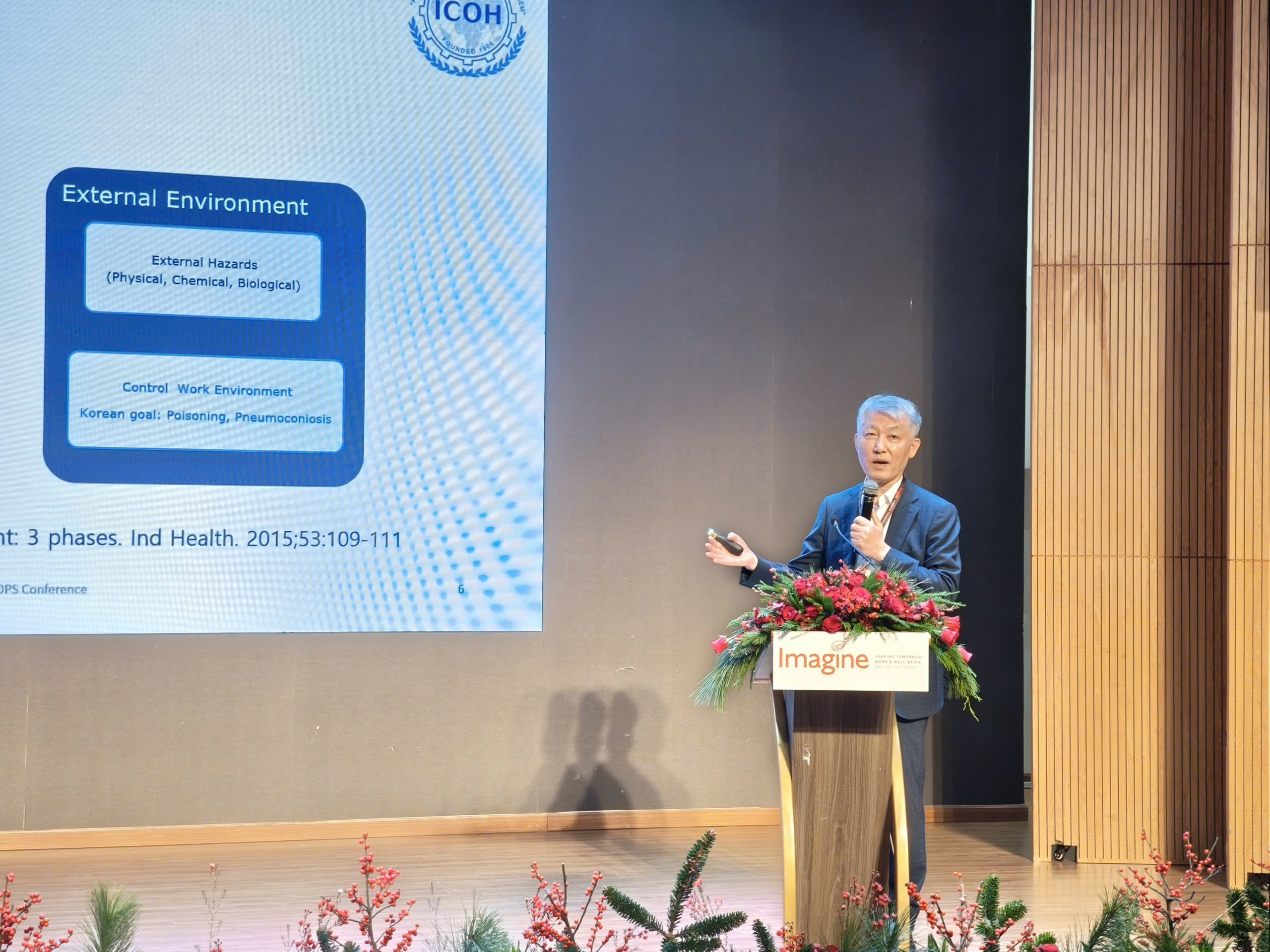 300 chuyên gia, nhà khoa học đến TP.HCM trao đổi về sức khỏe tinh thần khi làm việc - Ảnh 2.