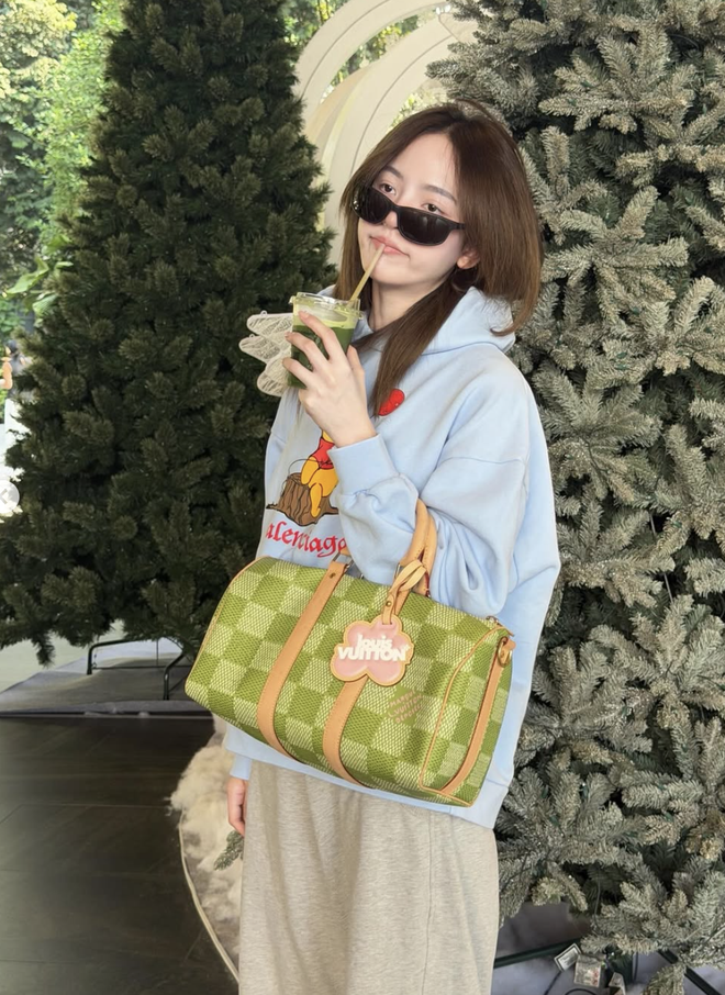 Thỏai mái xuống phố với áo khoác hoodie mùa đông thời trang 24 / 7 - Ảnh 2. Thỏai mái xuống phố với áo khoác hoodie mùa đông thời trang 24 / 7 - Ảnh 2.