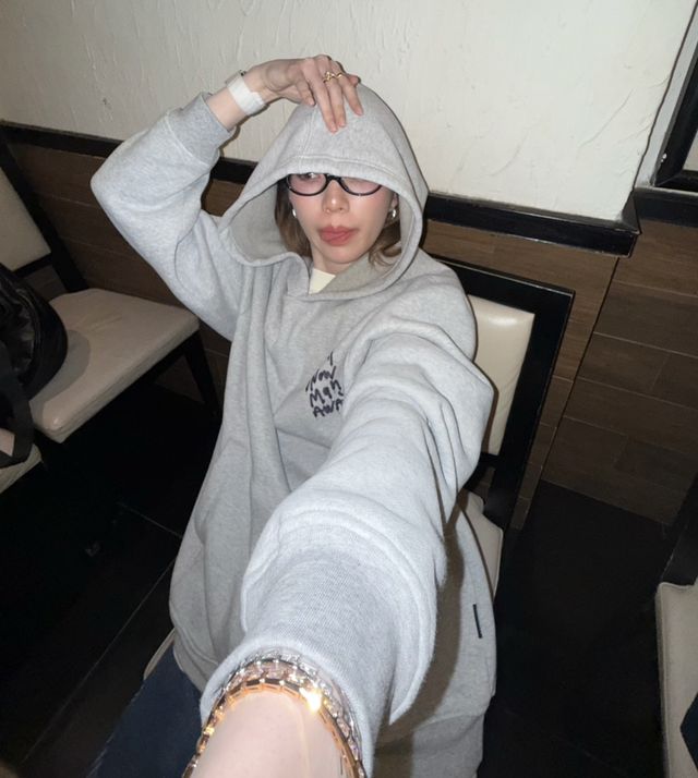 Thỏai mái xuống phố với áo khoác hoodie mùa đông thời trang 24 / 7 - Ảnh 3. Thỏai mái xuống phố với áo khoác hoodie mùa đông thời trang 24 / 7 - Ảnh 3.