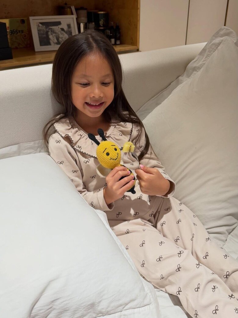 Con gái duy nhất của Hồ Ngọc Hà mới 5 tuổi đã "tài sắc vẹn toàn", ngồi luyện thanh khoe chất giọng khàn y hệt mẹ 3 Con gái được nhận xét là “bản sao” của Hồ Ngọc Hà.