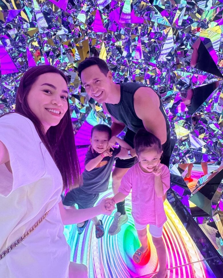 Con gái duy nhất của Hồ Ngọc Hà mới 5 tuổi đã "tài sắc vẹn toàn", ngồi luyện thanh khoe chất giọng khàn y hệt mẹ 14 Cách nuôi con của vợ chồng Hồ Ngọc Hà và Kim Lý được khán giả khen ngợi hết lời.