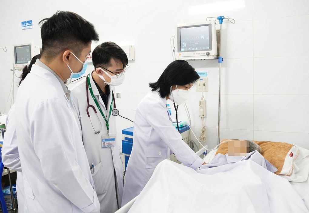 Đột quỵ tăng dịp cuối năm, bác sĩ giải thích điều nhiều người vẫn nhầm lẫn - 2