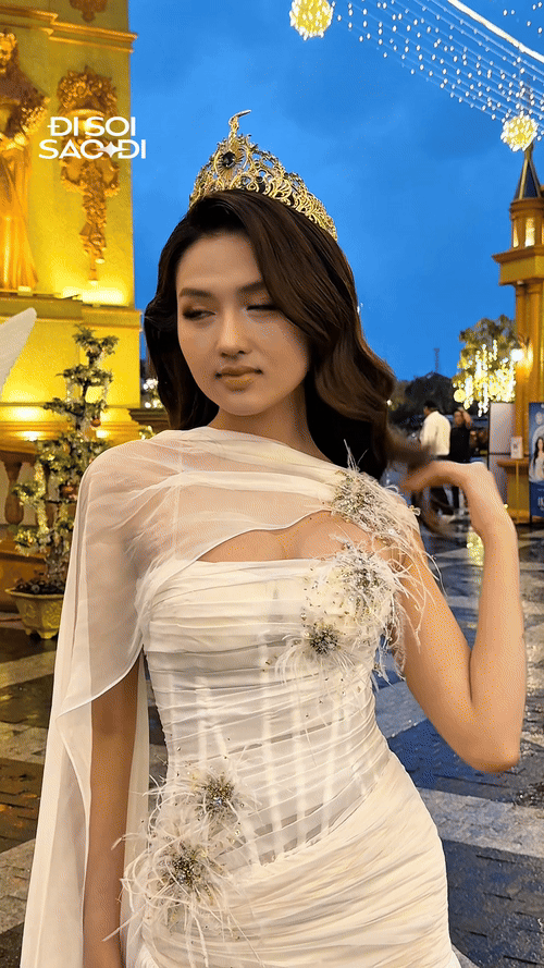 Ý Nhi vượt ải camera thường, Lương Thùy Linh khoe vòng 1 ngồn ngộn hậu bị chê xuống sắc- Ảnh 8. Ý Nhi vượt ải camera thường, Lương Thùy Linh khoe vòng 1 ngồn ngộn hậu bị chê xuống sắc- Ảnh 8.