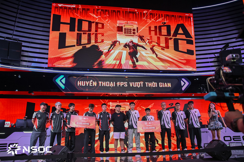 Wxrdie, 24k.Right cùng DJ Teddy Doox “đốt cháy” sân khấu Chung kết Quốc gia NSOC 2025 1 1765380978 807 Wxrdie 24kRight cung DJ Teddy Doox dot chay san khau