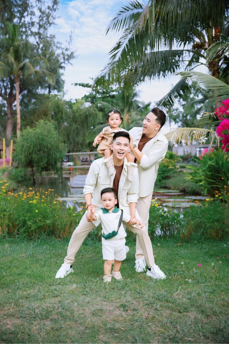 Thanh Đoàn và Hà Trí Quang làm sinh nhật hoành tráng cho 2 con chung, khoe ông nội tự tay trang trí tiệc cho cháu 15 Ka Ka và Muội Muội được 2 bố chuẩn bị tiền cho đến khi đủ 18 tuổi.