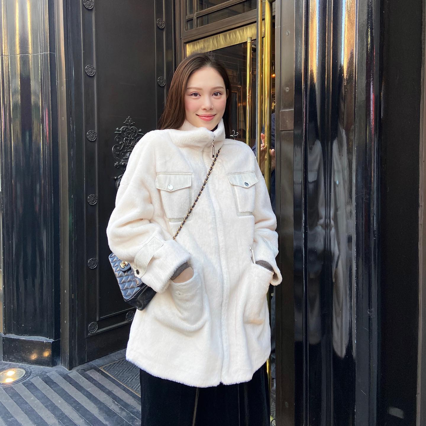 10 set đồ tối giản của nàng dâu hào môn Linh Rin: Không phô trương mà vẫn đẳng cấp chính là đây 2 10 set đồ tối giản của nàng dâu hào môn Linh Rin: Không phô trương mà vẫn đẳng cấp chính là đây - Ảnh 2.