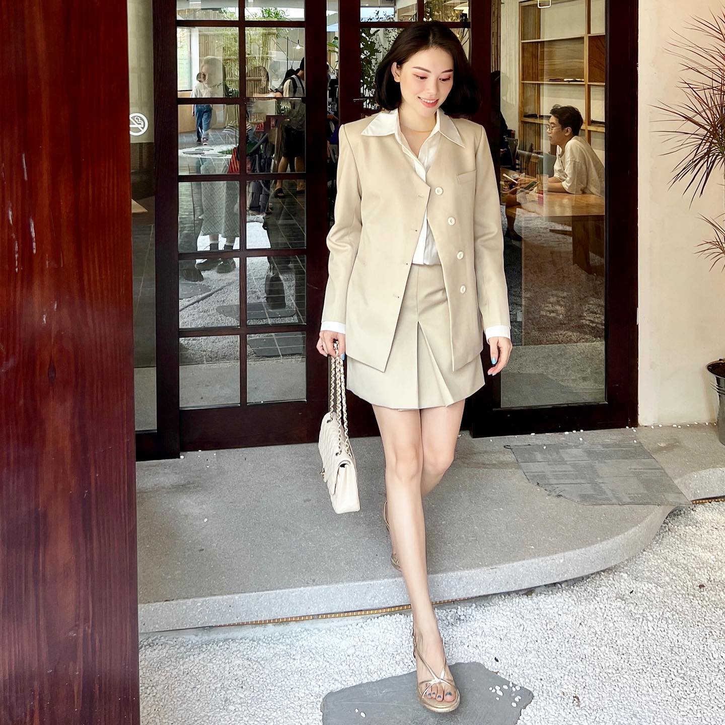 10 set đồ tối giản của nàng dâu hào môn Linh Rin: Không phô trương mà vẫn đẳng cấp chính là đây 5 10 set đồ tối giản của nàng dâu hào môn Linh Rin: Không phô trương mà vẫn đẳng cấp chính là đây - Ảnh 5.