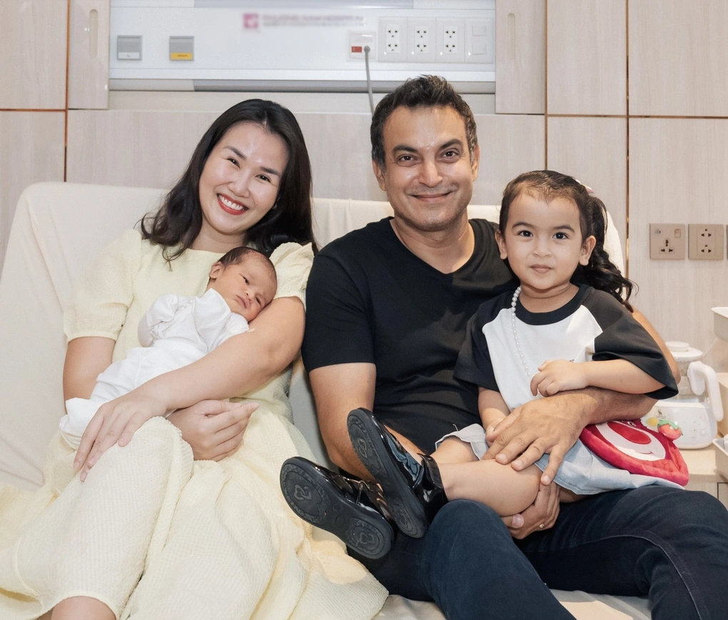 Mẹ chồng Ấn Độ của Võ Hạ Trâm báo hiệu sắp có người cháu thứ 3, nữ ca sĩ mơ thấy một bé trai mặt "thuần Việt" 6 2 nhóc tì nhà Võ Hạ Trâm nhận được nhiều sự chú ý bởi ngoại hình đáng yêu.