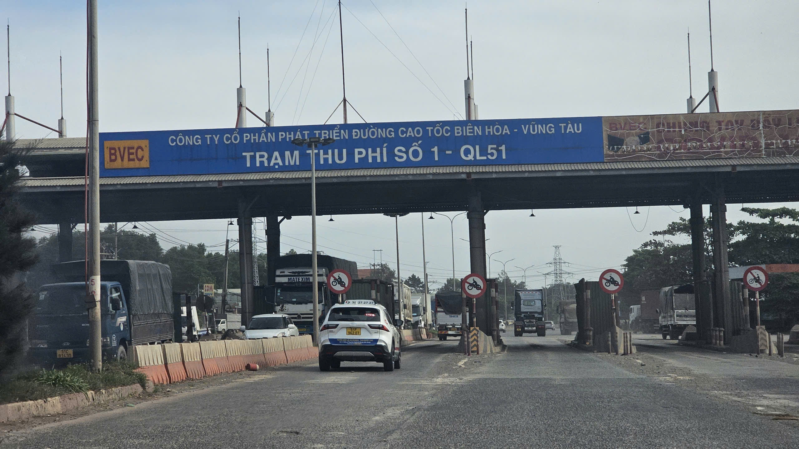 Ngân hàng đồng ý mới tháo dỡ trạm thu phí quốc lộ 51?- Ảnh 3. Ngân hàng đồng ý mới tháo dỡ trạm thu phí quốc lộ 51?- Ảnh 3.