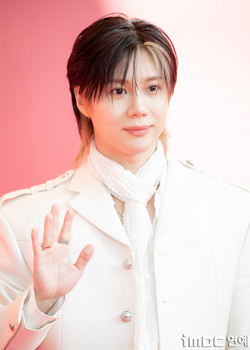 Màn tụt dốc nhan sắc thảm hại của nam ca sĩ T. hạng A gây choáng- Ảnh 2. Màn tụt dốc nhan sắc thảm hại của nam ca sĩ T. hạng A gây choáng- Ảnh 2.