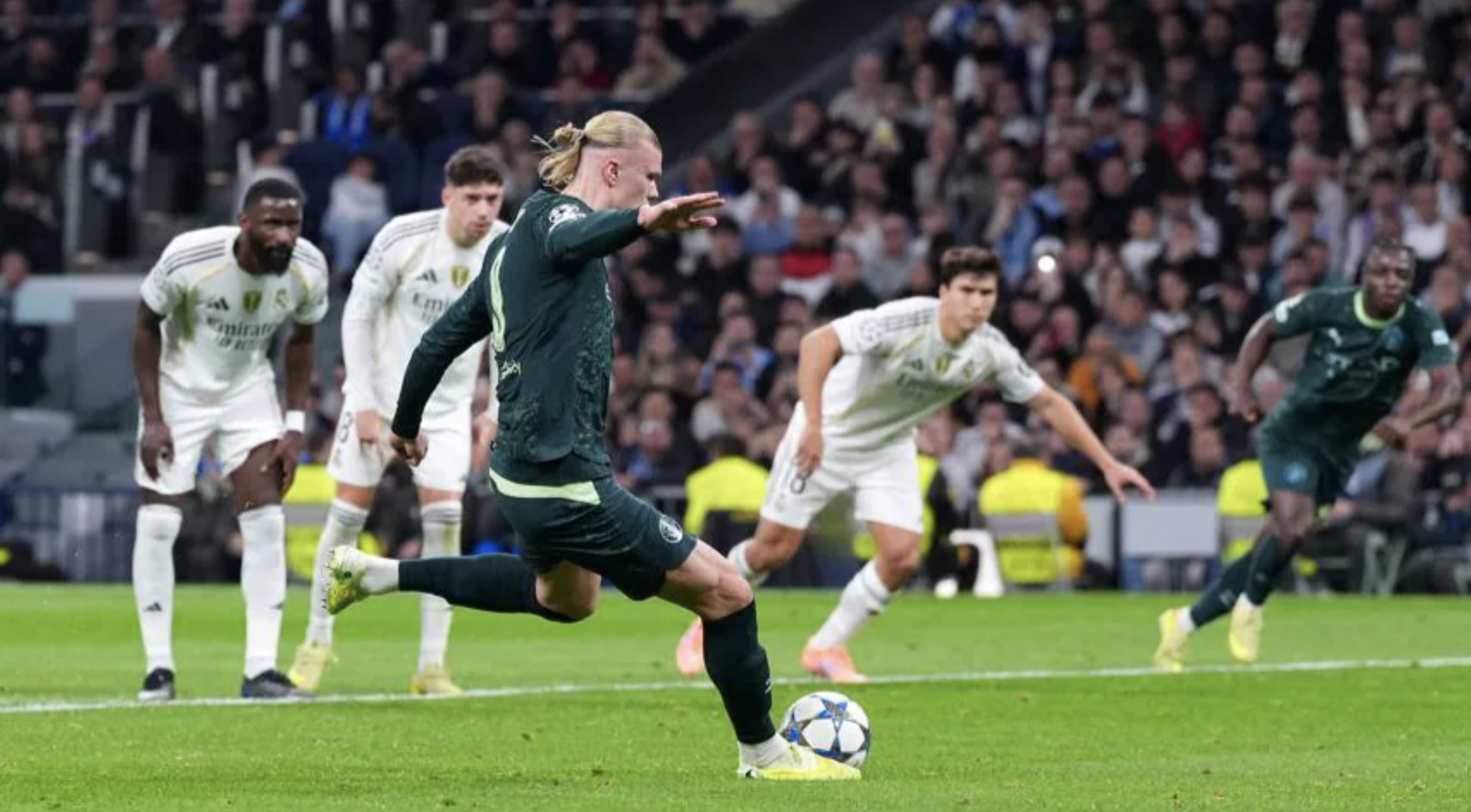 Haaland chạm tay kỳ tích, Man City đánh sập pháo đài Real Madrid 5 Haaland chạm tay kỳ tích, Man City đánh sập pháo đài Real Madrid - Ảnh 5.