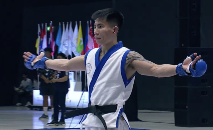 Phạm Văn Nam ngỡ ngàng khi bị xử thua Norachart Sutharang. Ảnh: Chụp màn hình