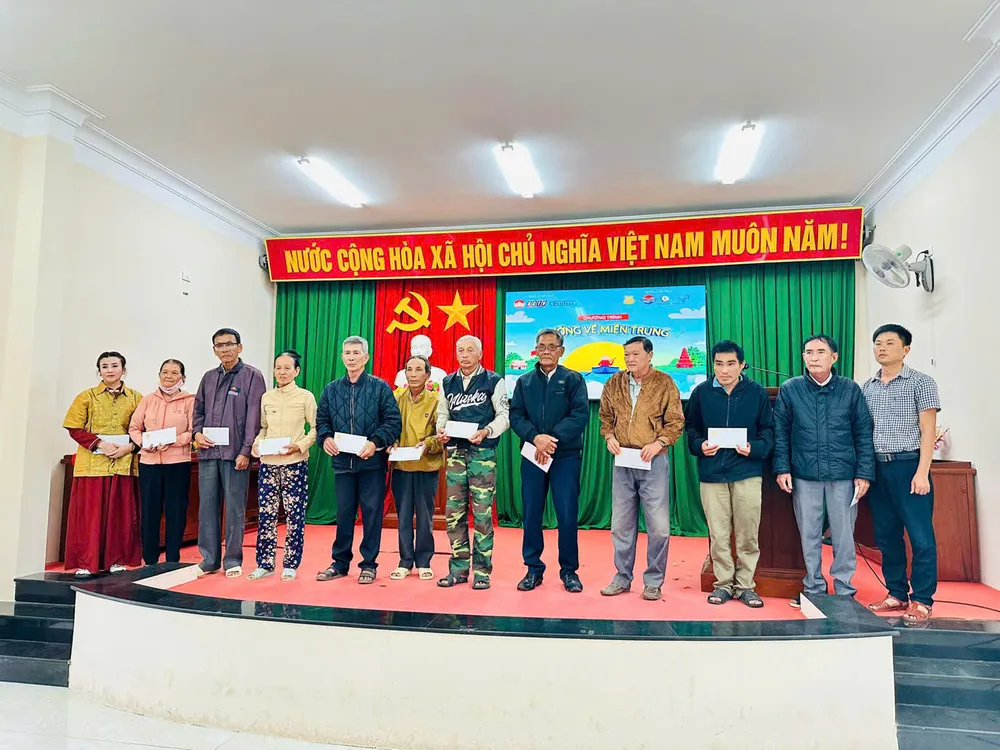 đồng bào Miền Trung (6).jpg