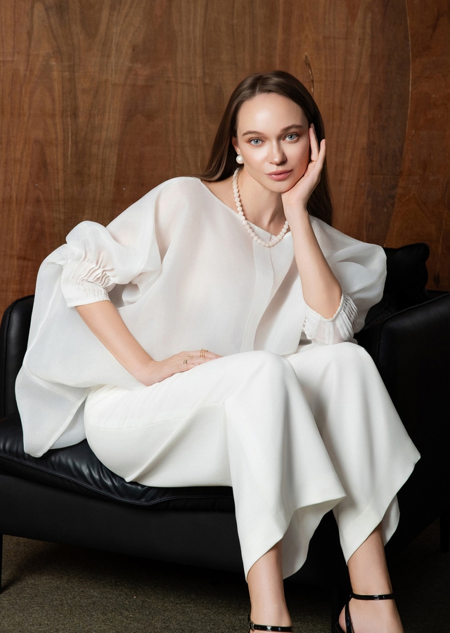 Công thức phối đồ sang trọng, đẹp mắt chỉ với hai tông màu đen trắng 4 Công thức phối đồ sang trọng, đẹp mắt chỉ với hai gam màu đen trắng - Ảnh 4.