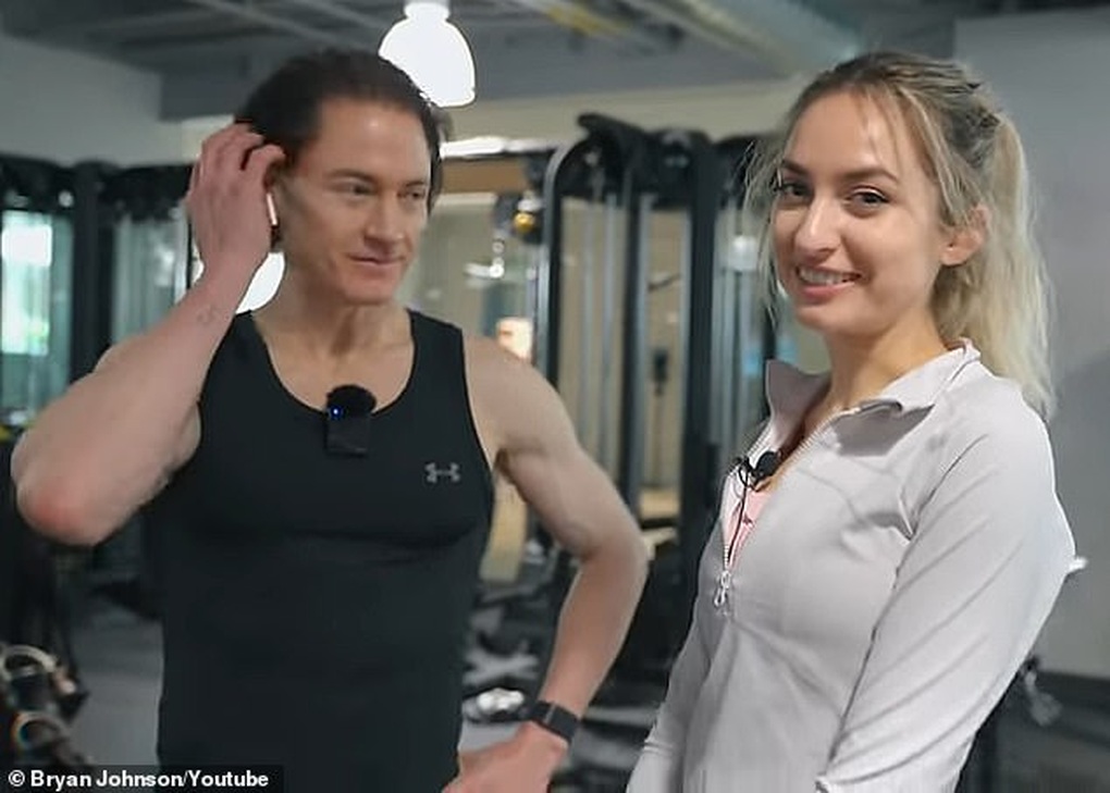 Triệu phú chi 2 triệu USD/năm để chống già công khai bạn gái kém 21 tuổi - 2