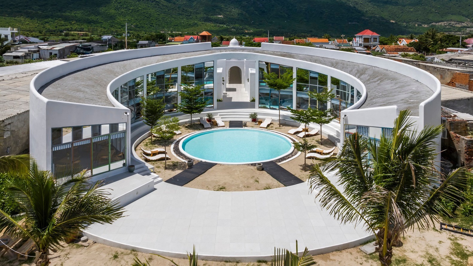 Mỹ nhân Việt lấy đại gia hơn 26 tuổi, được tặng biệt thự 4.000m²: Cuộc sống lãng mạn khiến tiểu thuyết ngôn tình chịu thua- Ảnh 3.