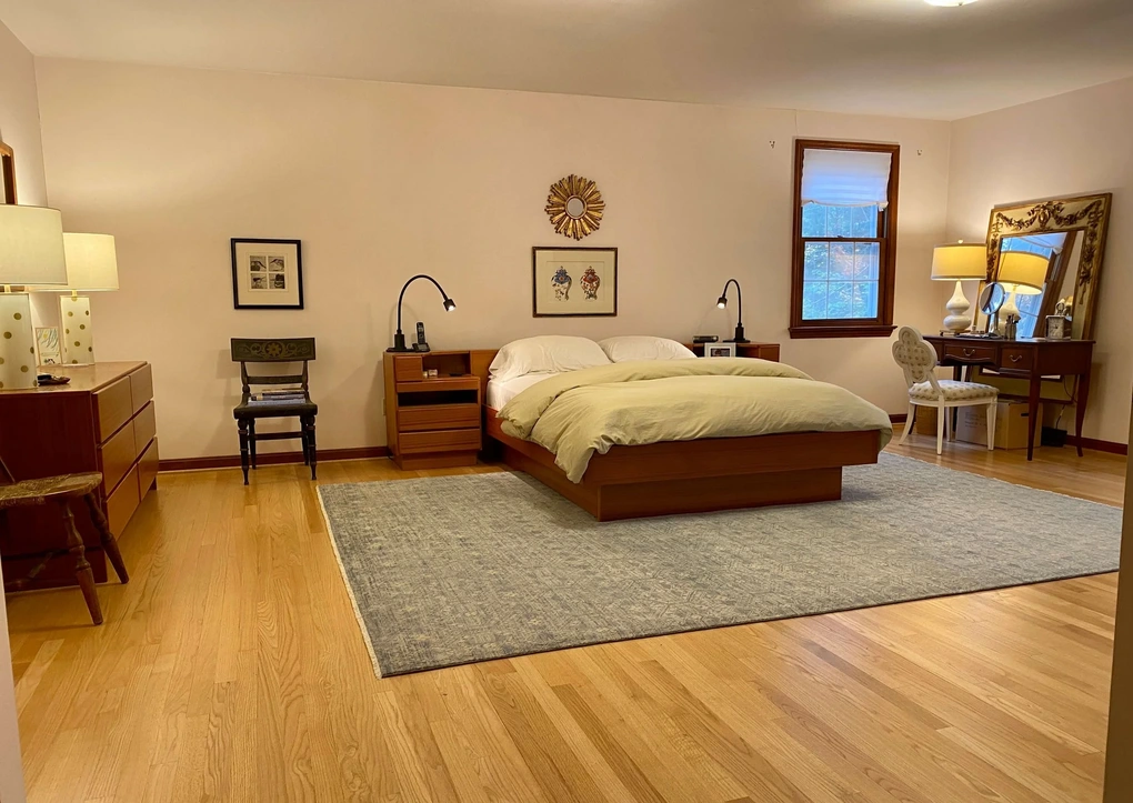 Mách bạn cách kê giường giúp phòng rộng, ngủ sâu hơn - 3