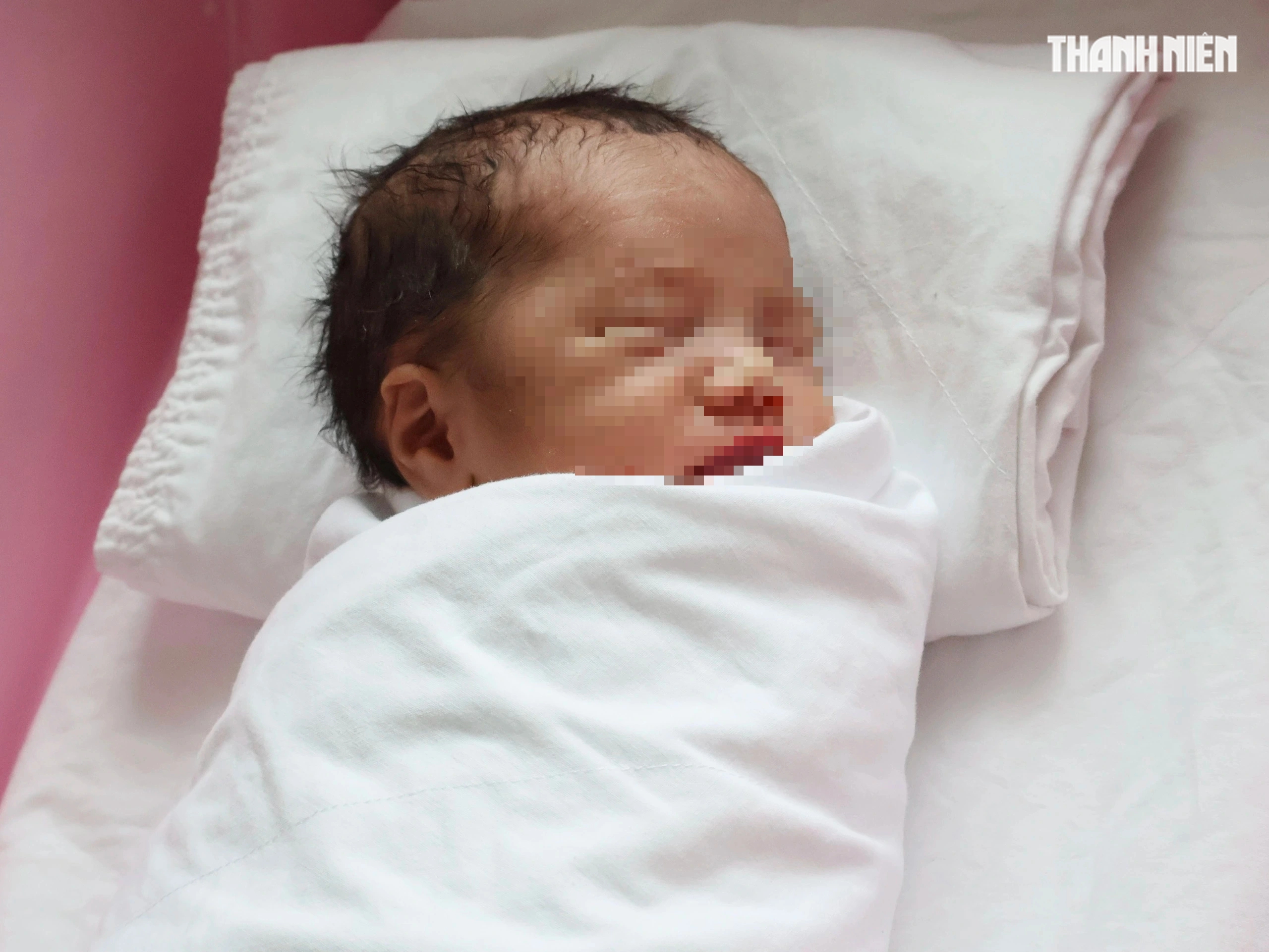 Sản phụ song thai được nối bàn tay đứt lìa ở TP.HCM: 'Tôi bật khóc'- Ảnh 6. Sản phụ song thai được nối bàn tay đứt lìa ở TP.HCM: 'Tôi bật khóc'- Ảnh 6.