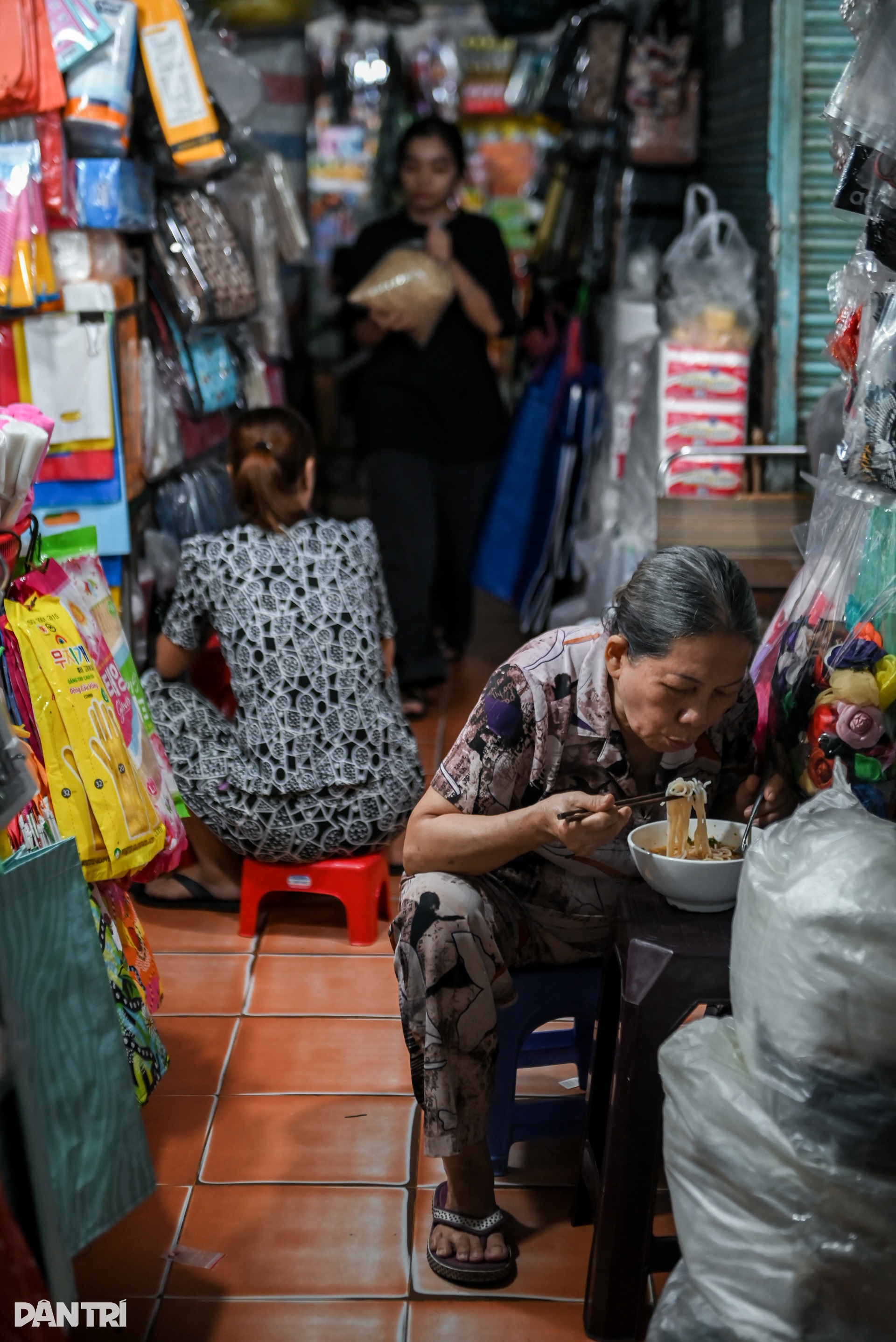 Ngắm chợ Tân Định, hơi thở Sài Gòn xưa giữa lòng đô thị - 11 Ngắm chợ Tân Định, hơi thở Sài Gòn xưa giữa lòng đô thị - 11
