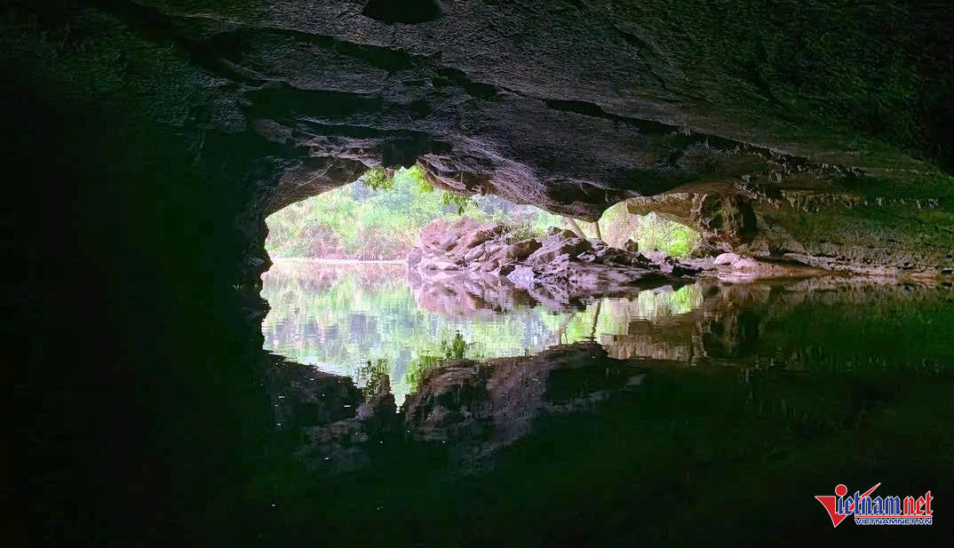 Khám phá hang động có nhũ đá hình tượng Phật ngồi thiền ở Ninh Bình 10 Cuối hang Bụt có thể đi xuyên sang động Thiên Hà