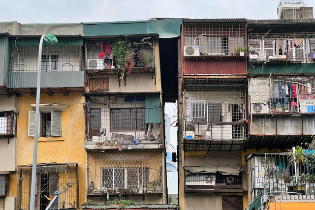 Từ ngày mai, Hà Nội được cưỡng chế cải tạo chung cư cũ- Ảnh 2. Từ ngày mai, Hà Nội được cưỡng chế cải tạo chung cư cũ- Ảnh 2.