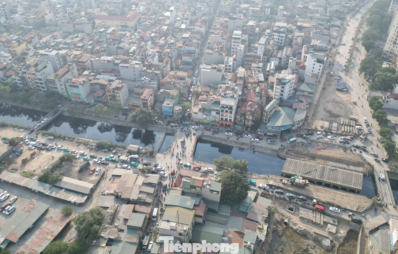 Hà Nội yêu cầu phun sương giảm bụi, dừng cấp phép thi công đào đường cuối năm- Ảnh 2.