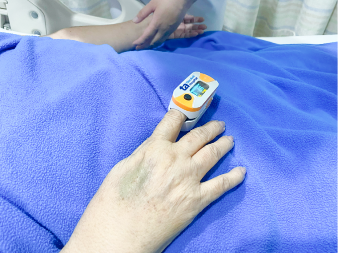 Bà Hoa được điều trị tại khoa Ung Bướu, Bệnh viện Đa khoa Tâm Anh. Ảnh: Bệnh viện cung cấp