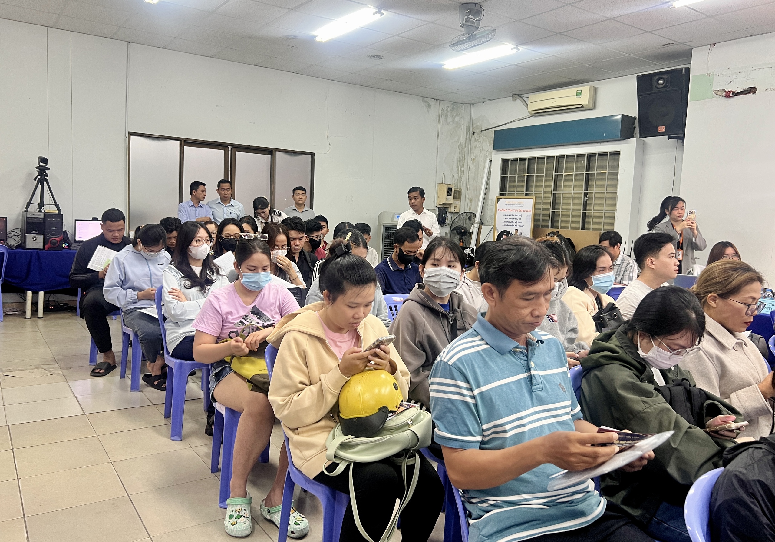 Việc làm tết 2026 ở TP.HCM, đi làm ngay với thu nhập 8 - 15 triệu đồng- Ảnh 3. Việc làm tết 2026 ở TP.HCM, đi làm ngay với thu nhập 8 - 15 triệu đồng- Ảnh 3.