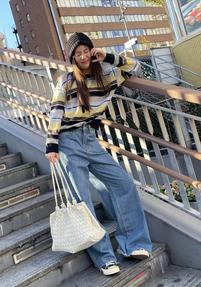 Trang phục kẻ sọc ngang chiếm trọn cảm tình phái đẹp mùa này- Ảnh 5. Trang phục kẻ sọc ngang chiếm trọn cảm tình phái đẹp mùa này- Ảnh 5.