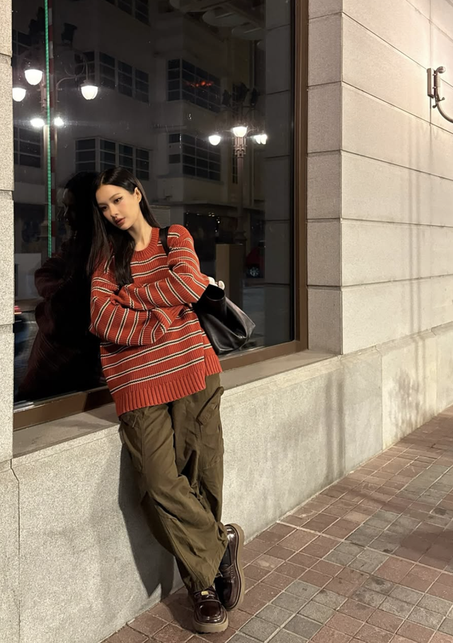 Trang phục kẻ sọc ngang chiếm trọn cảm tình phái đẹp mùa này- Ảnh 7. Trang phục kẻ sọc ngang chiếm trọn cảm tình phái đẹp mùa này- Ảnh 7.