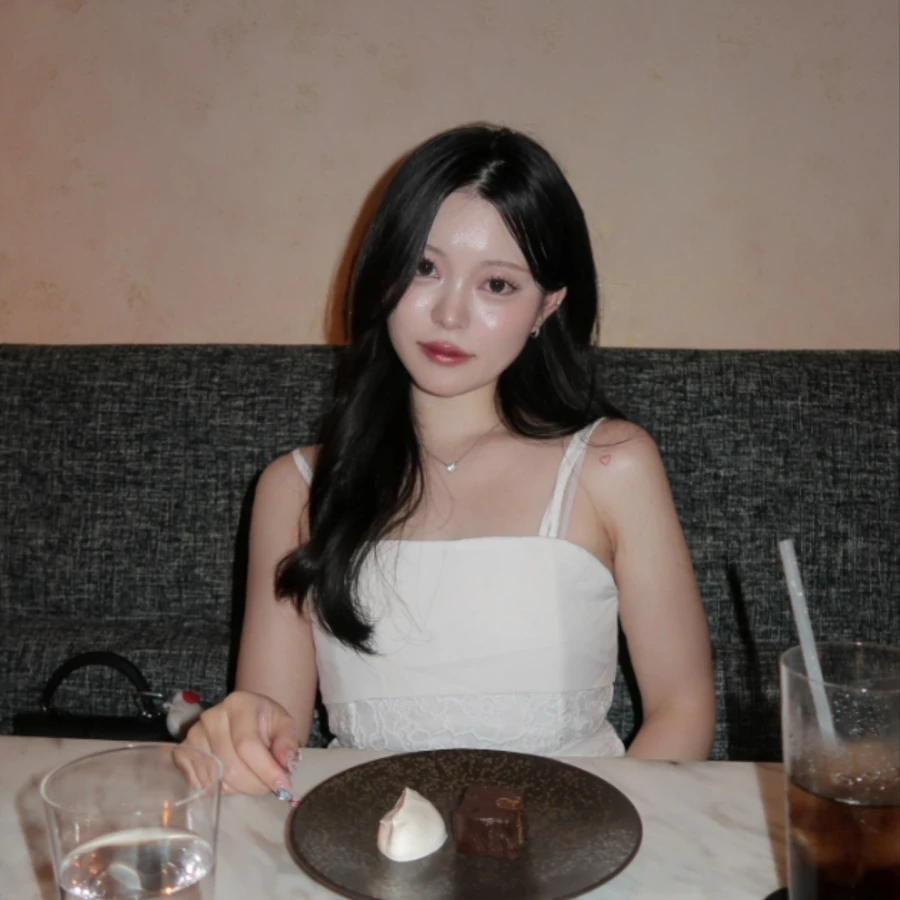 Nữ YouTuber giảm 10kg sau 2 tháng tiết lộ nguyên tắc số 1 là không tập thể dục, chỉ nhờ vào 3 cách ăn 4 Ăn vặt đêm khuya dễ tích mỡ nên cô nàng Youtuber luôn cố gắng hạn chế.