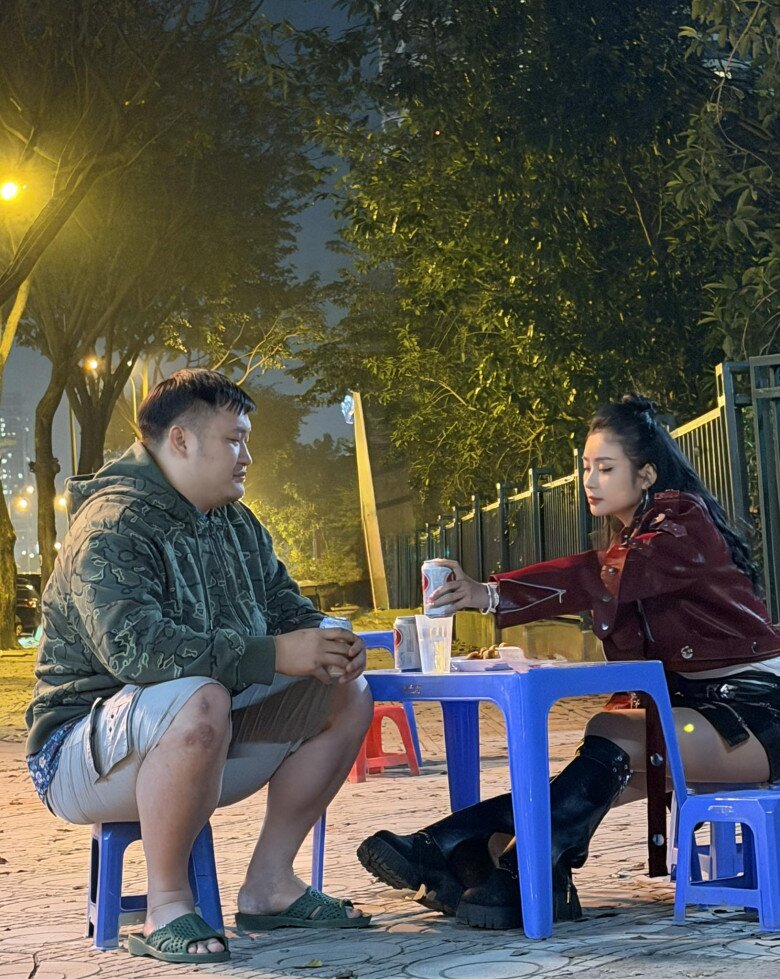 Cặp đôi đẹp nhất phim VTV hiện tại: Người là "tiểu thư" 2004 cực xinh, người là "Thiên Lôi" nặng ký nhất Táo Quân 5 Hình ảnh hậu trường được hai diễn viên đăng tải cũng nhận về nhiều quan tâm.