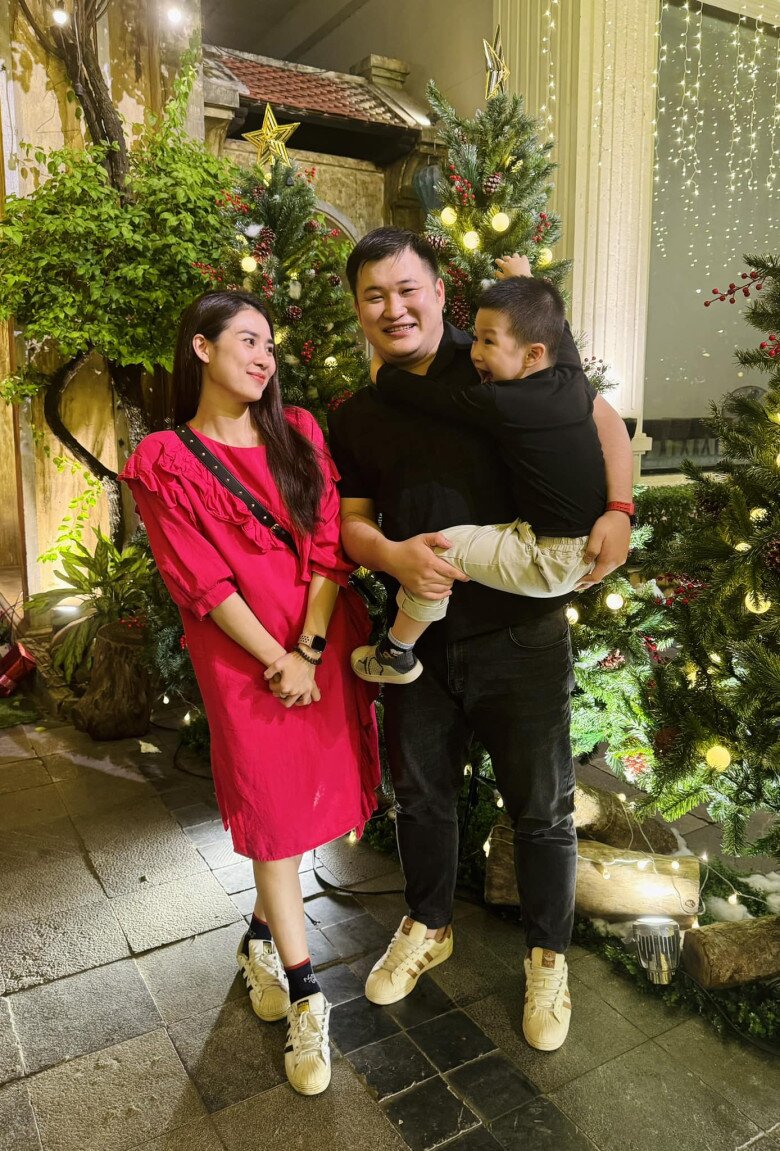 Cặp đôi đẹp nhất phim VTV hiện tại: Người là "tiểu thư" 2004 cực xinh, người là "Thiên Lôi" nặng ký nhất Táo Quân 11 Mạnh Dũng có tổ ấm hạnh phúc bên bà xã sinh năm 1993 và một quý tử kháu khỉnh.