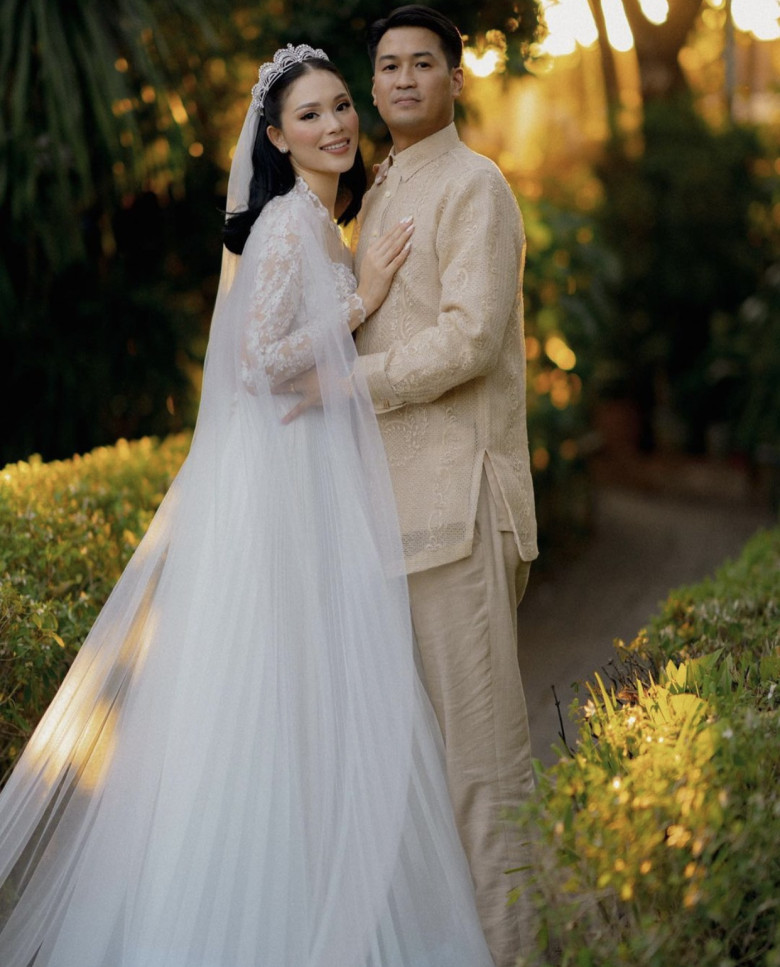 Quy định trong đám cưới các con tỷ phú Johnathan Hạnh Nguyễn: Tiên Nguyễn trái ngược Tăng Thanh Hà, vợ chồng Linh Rin cực nghiêm ngặt 11 Đám cưới của Phillip Nguyễn và Linh Rin tại Philippines đặt ra loạt quy định.