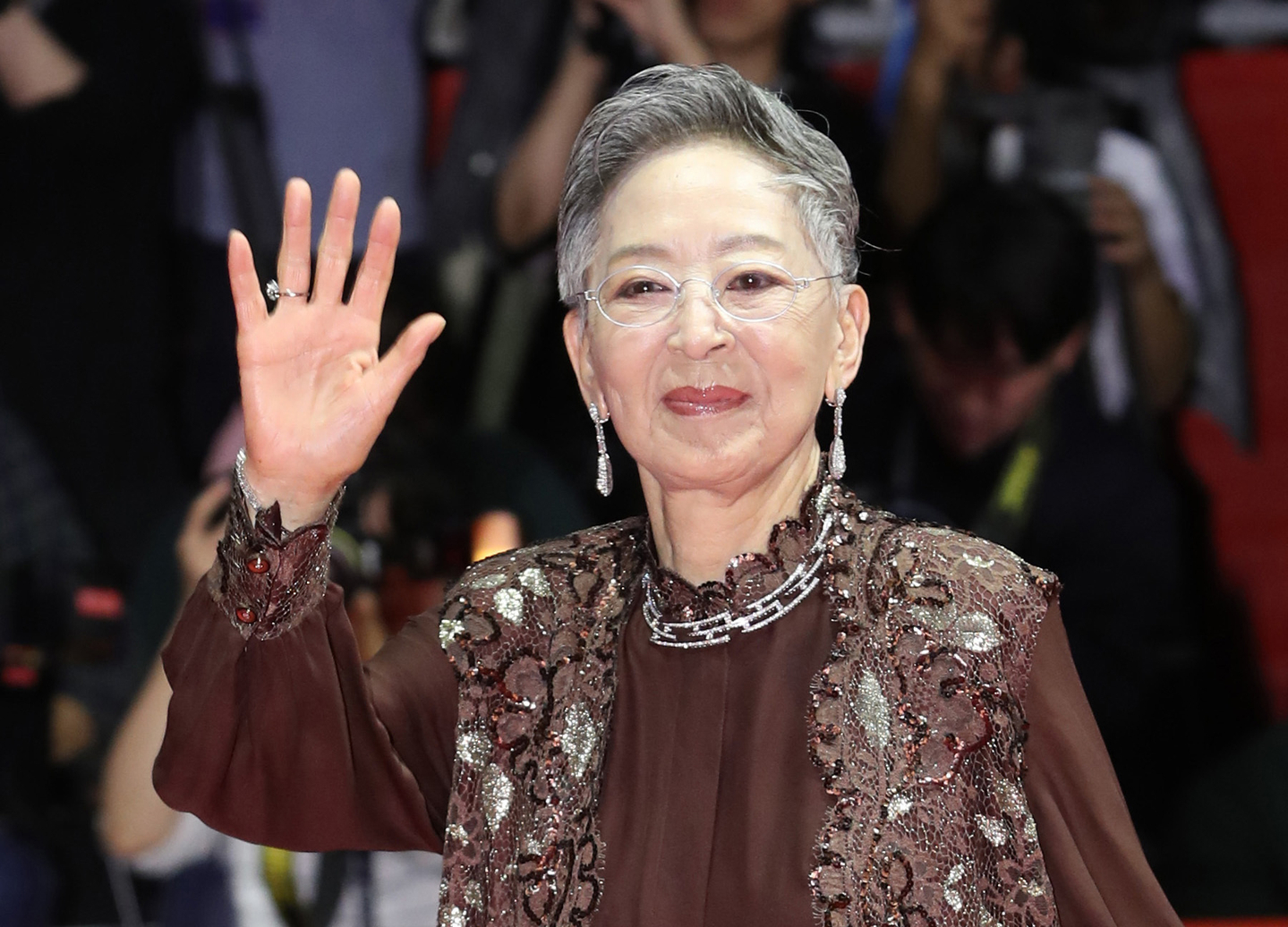 1765435416 5 Elizabeth Taylor cua phuong Dong Kim Ji Mee qua doi